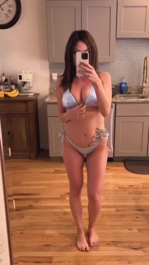 Hot mom summer. : video clip