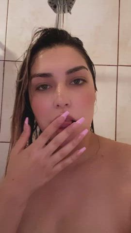 Someone join me in this shower : video clip