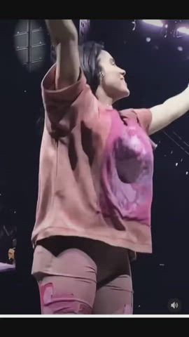Billie eilish zoomed in : video clip