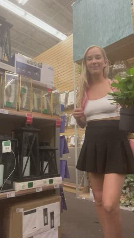 How to make girls happy: Step 1- take them shopping for plants 🌱 [GIF] : video clip