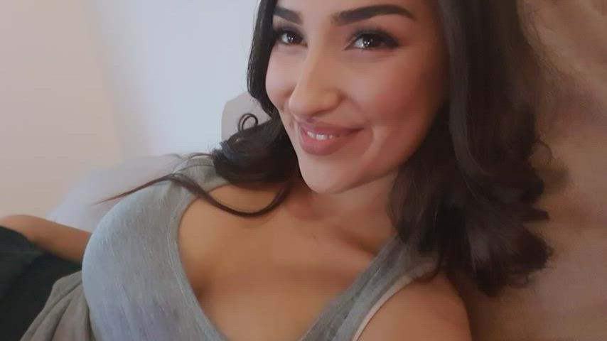 Big tits and cute smile... you should see my ass : video clip