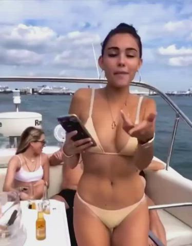 Boats&... Madison Beer : video clip
