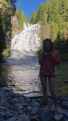 A forest service ranger came down here to tell me to put some clothes on after this😅 [GIF] : video clip