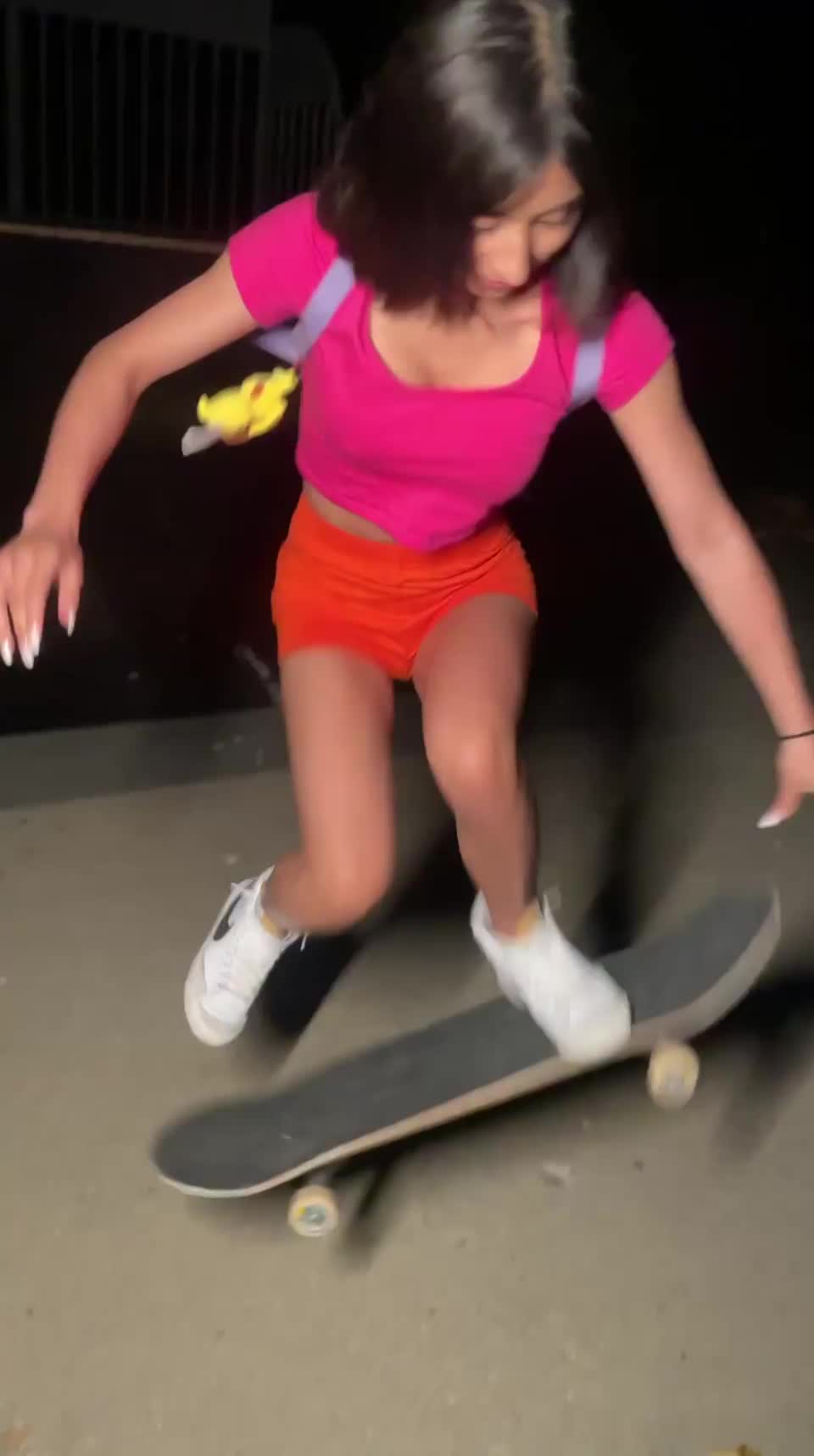 Who skates and flash, Soy Dora! ❤️️ : video clip