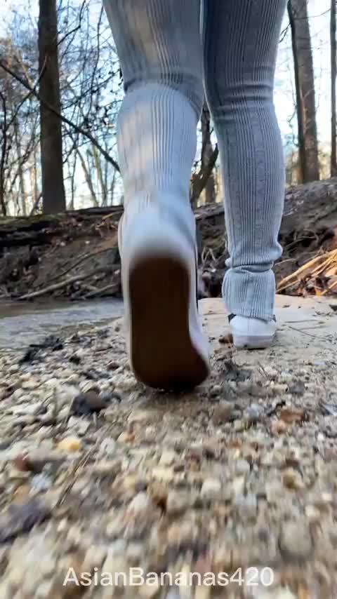 I like to take walks in the parks ;) [GIF] : video clip