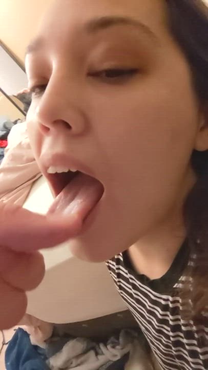 If I get a huge load of cum in my mouth I have to try to blow a huge cum bubble lol it just feels right 🤤 : video clip