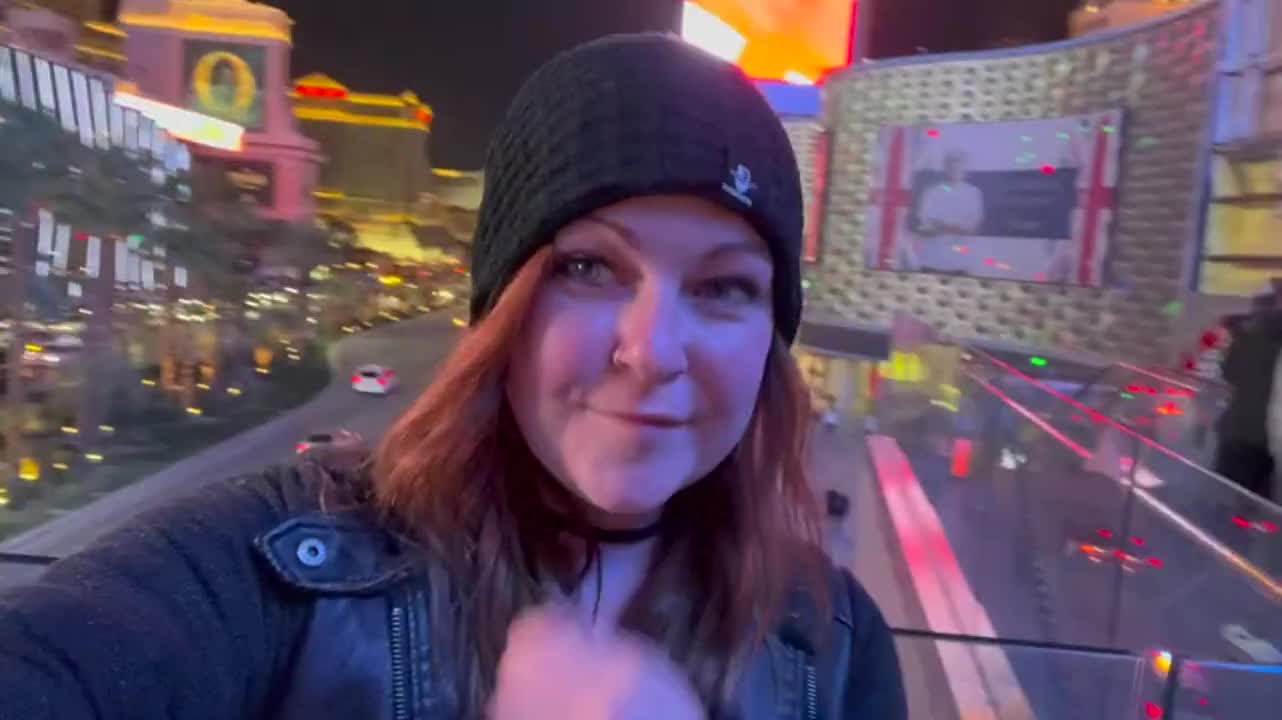 Flashing my boobs on the Las Vegas strip! : video clip