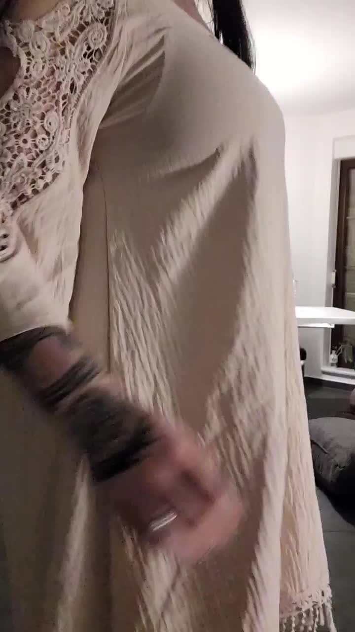 my husband left me, he said my ass is too small : video clip