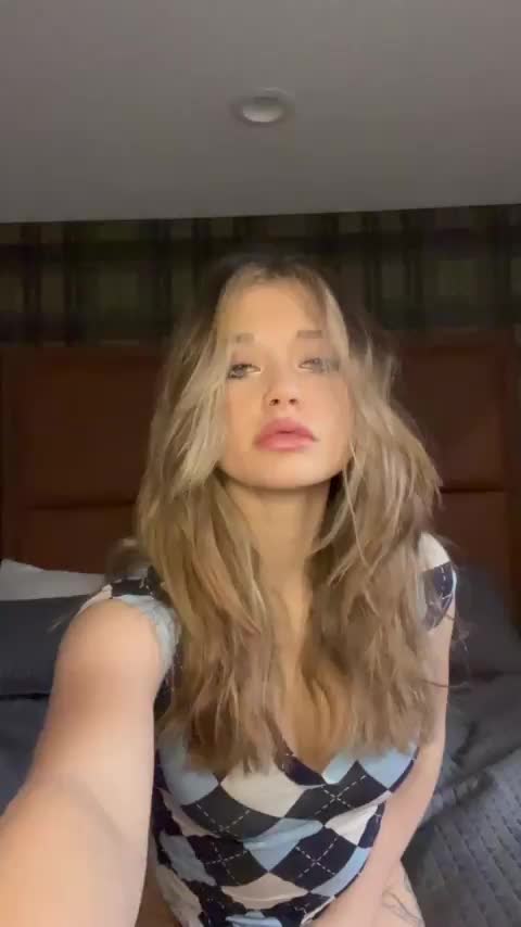 Would you fuck a girl born in 2004? : video clip