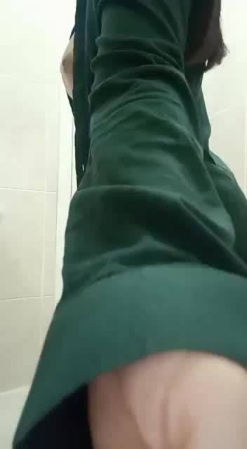 Teasing you to come to shower : video clip