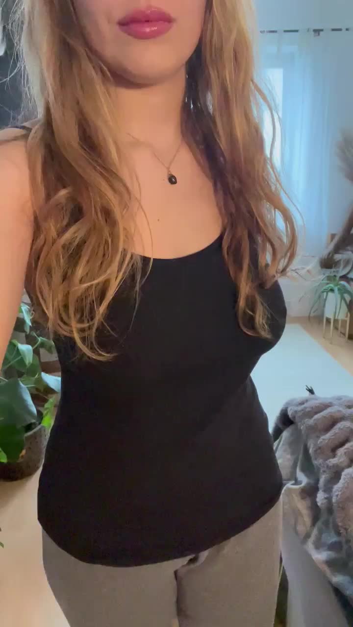My tits will make you fall in love but my pussy will have you addicted : video clip