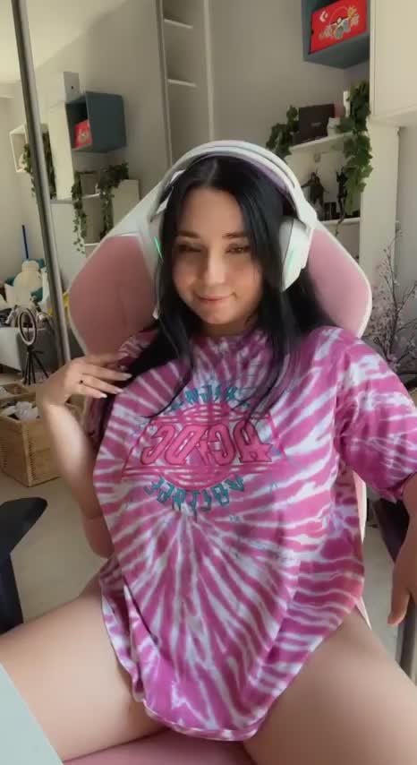 I think you need a curvy Woman (me) in your bed! : video clip