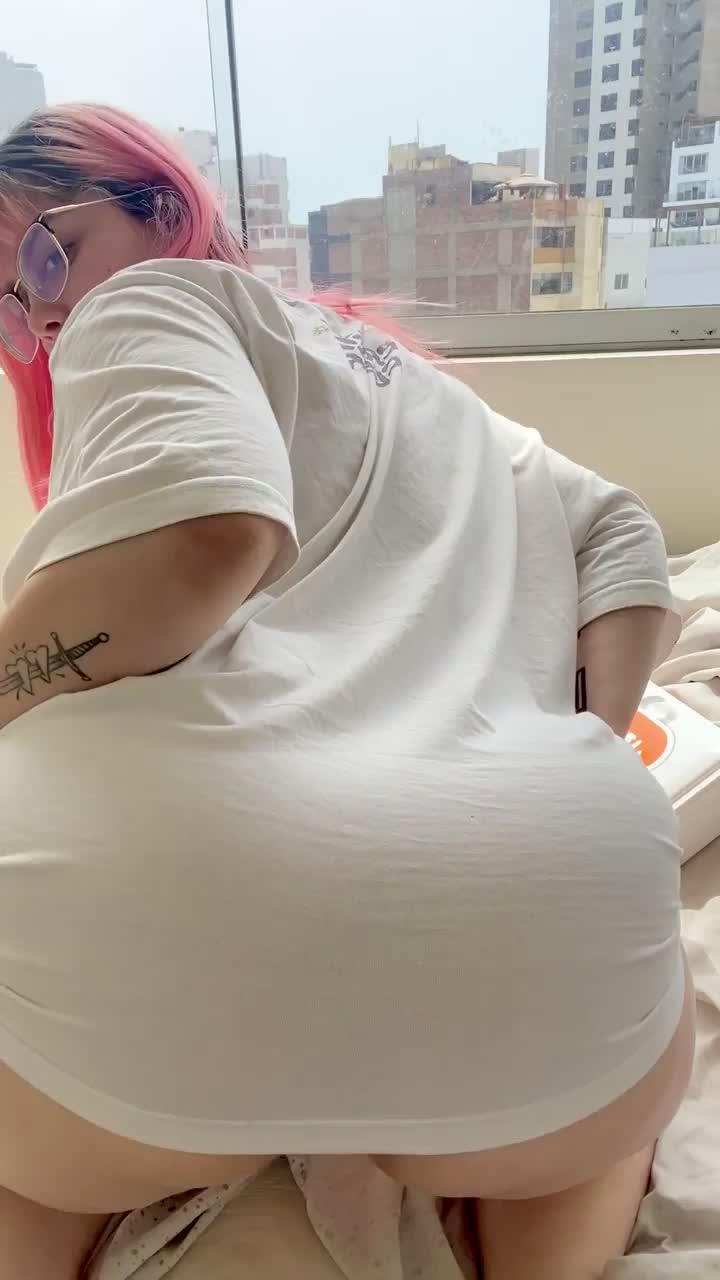 Daddy told me this morning that he's proud of me for having a giant ass : video clip