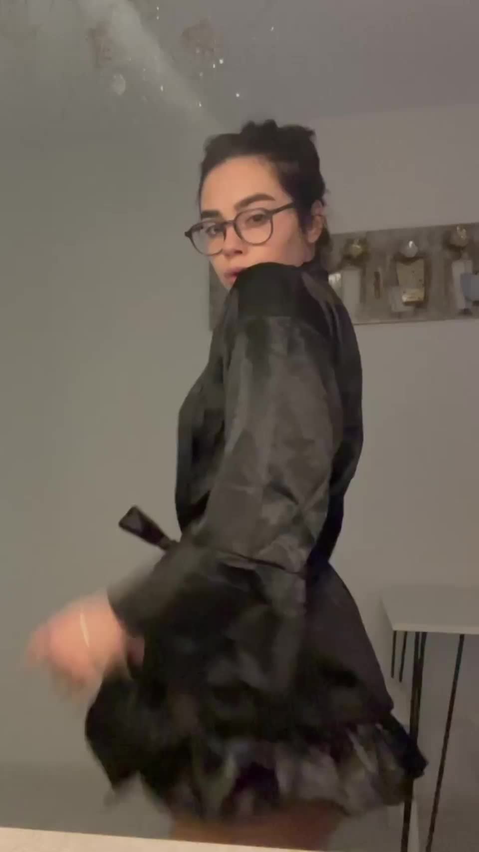 I love it when a man tells me to take off my pants : video clip