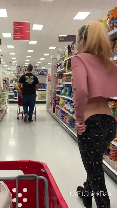 Just looking for chips [gif] : video clip