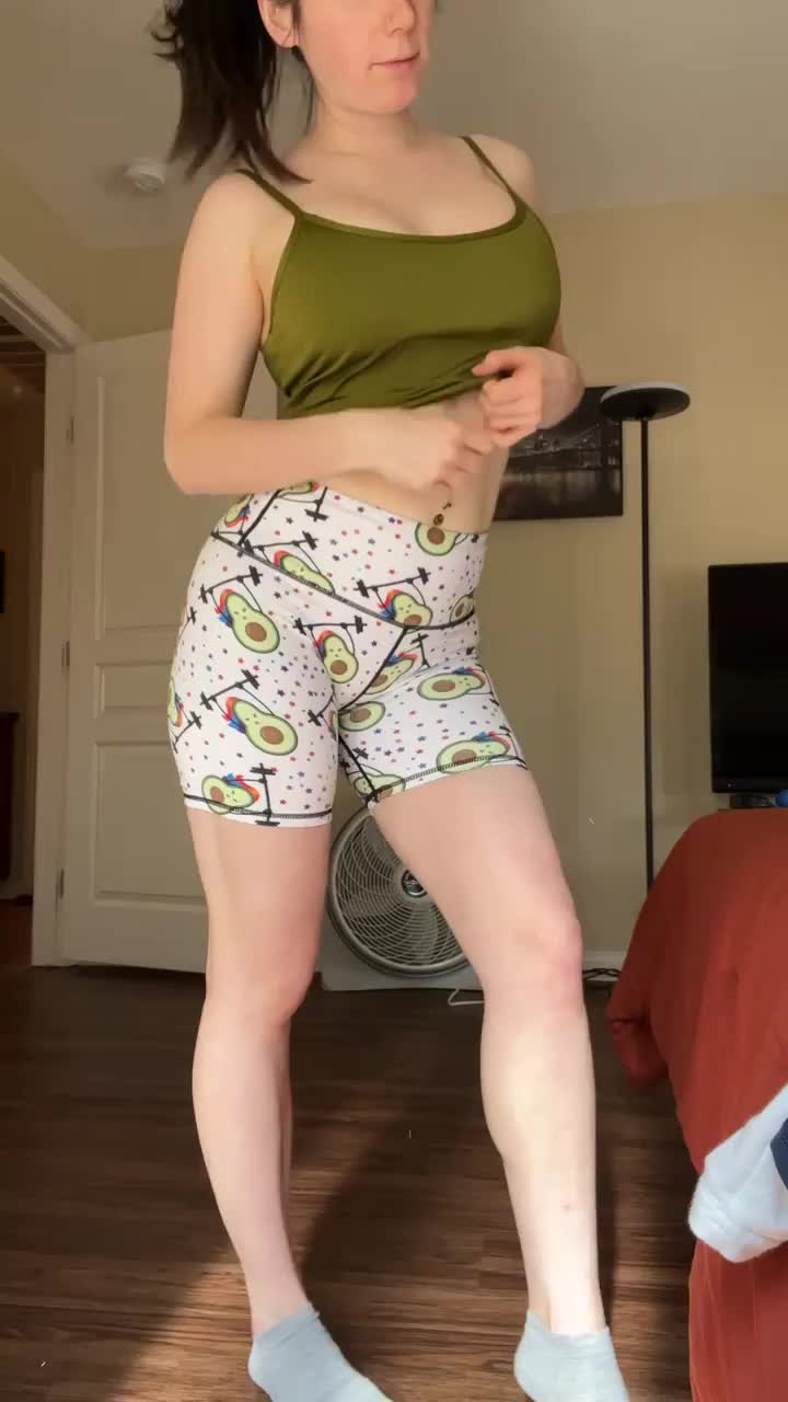 Summer is almost here and I’ve been basically living at the gym haha : video clip