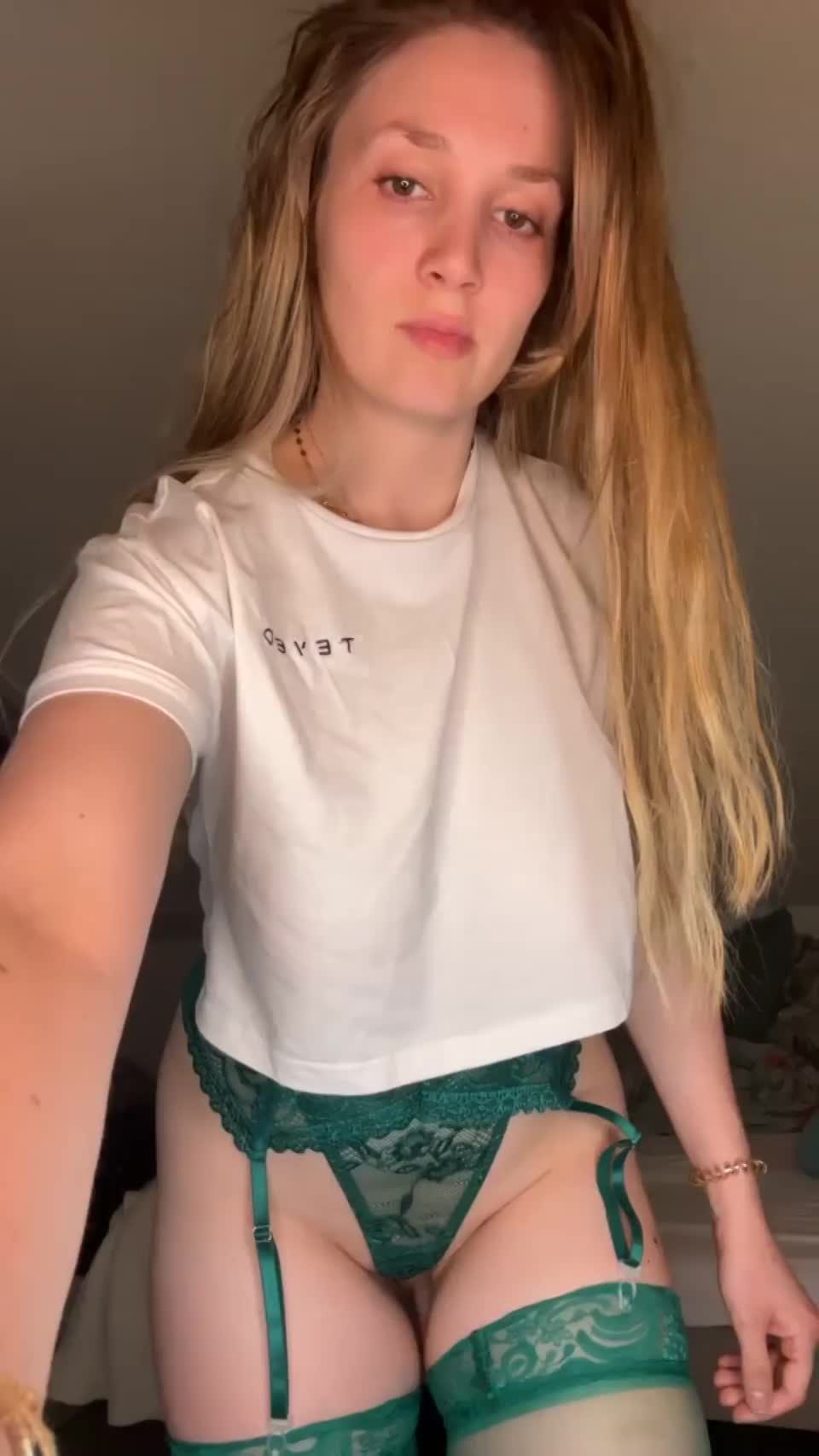 Green-hearted nurse with a seductive charm : video clip