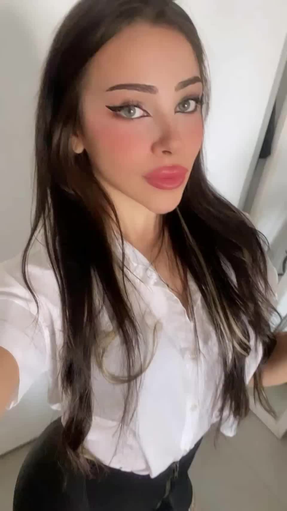 Would you be able to focus at work if I was around?😘 : video clip