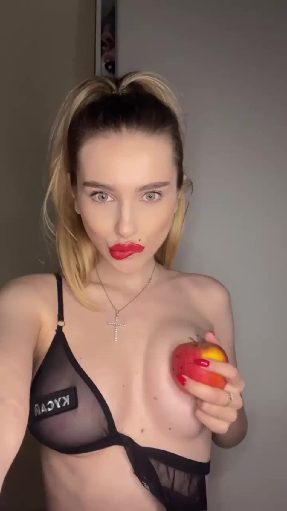 Bite apple or my juicy nipple?🤤 : video clip