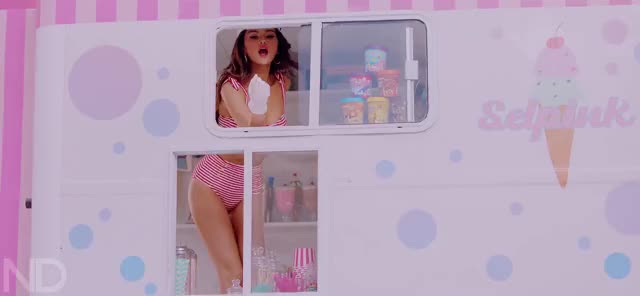 Selena Gomez wants some ice cream : video clip