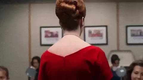 While her tits are amazing, let's not forget Christina Hendricks' amazing ass : video clip