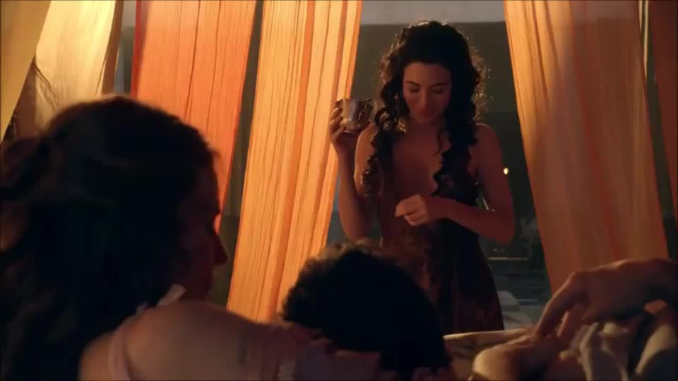 Lucy Lawless & Jaime Murray Nude in Spartacus: Gods of the Arena (2011) : video clip