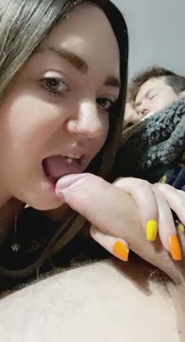 This girl has an obsession with sucking cock! 👇🏻 midnight snack while he naps 😍 : video clip