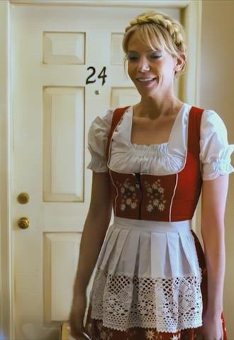 Happy 43rd birthday to Riki Lindhome and her incredible nude body! : video clip