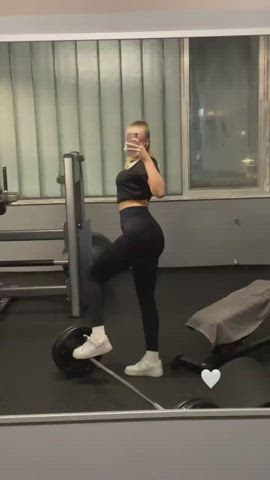 you see me in the gym like this with a big pump in my ass.. what do you do : video clip