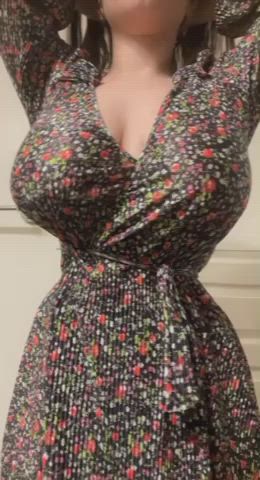 Hopefully my natural DDDs aren’t too big to go braless in my sundress : video clip