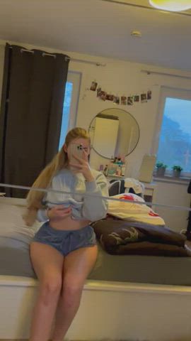 how do you like my netfilx and chill outfit? : video clip