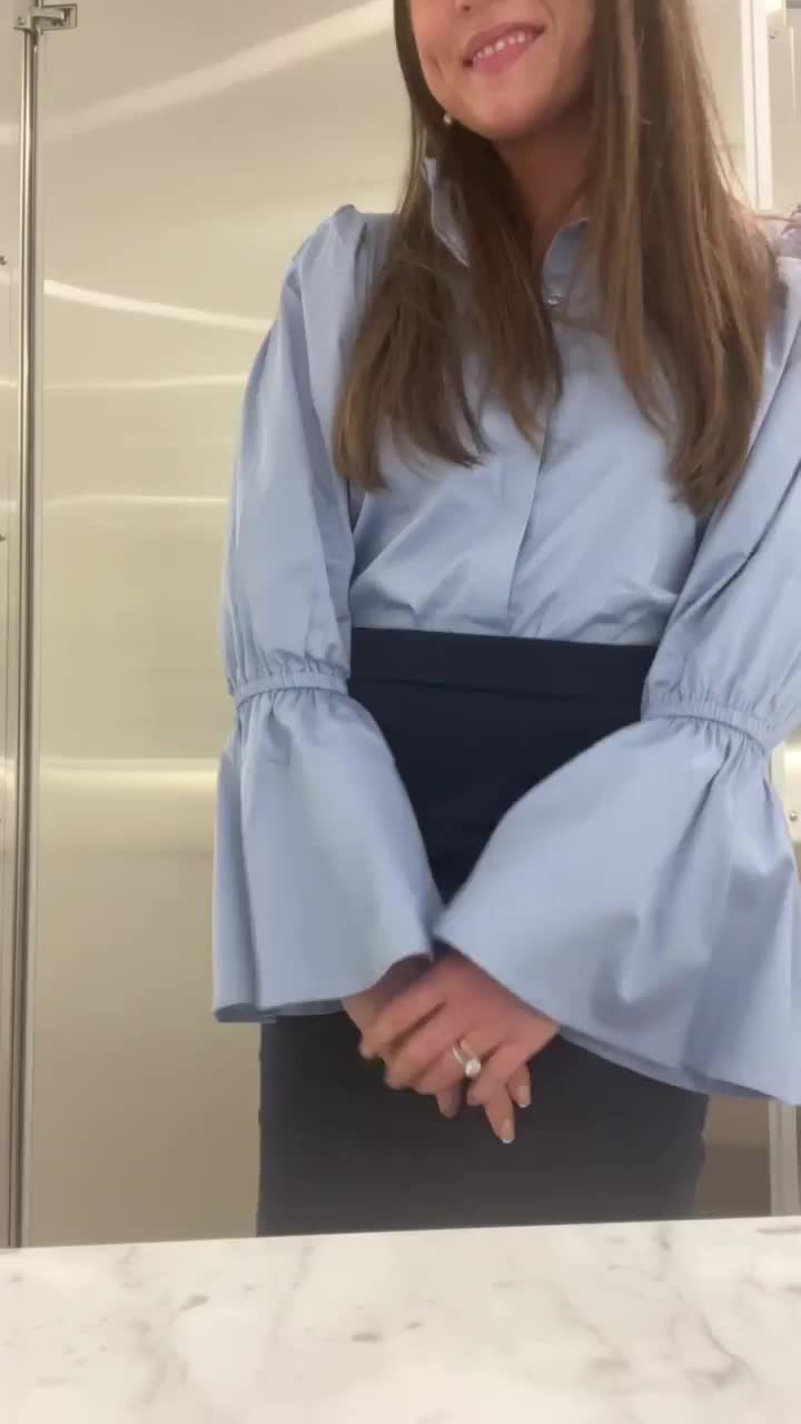 Just got to work and I’m already being naughty [GIF] : video clip