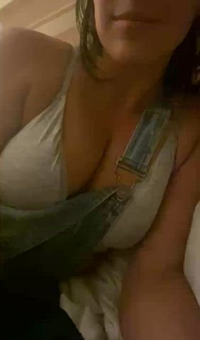 Just spilling out of my overalls tonight…mind if i take these off? : video clip