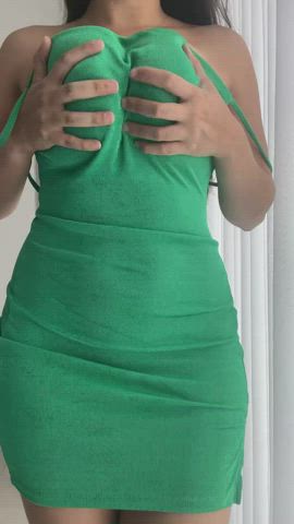 The dress I would use on our first date, do you approve it? : video clip