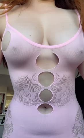See through tops are essential for girls with tiddies like mine : video clip