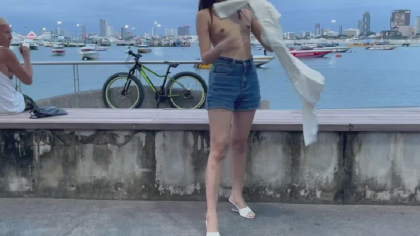 Makoto look hot than sea view 😘 [GIF] : video clip