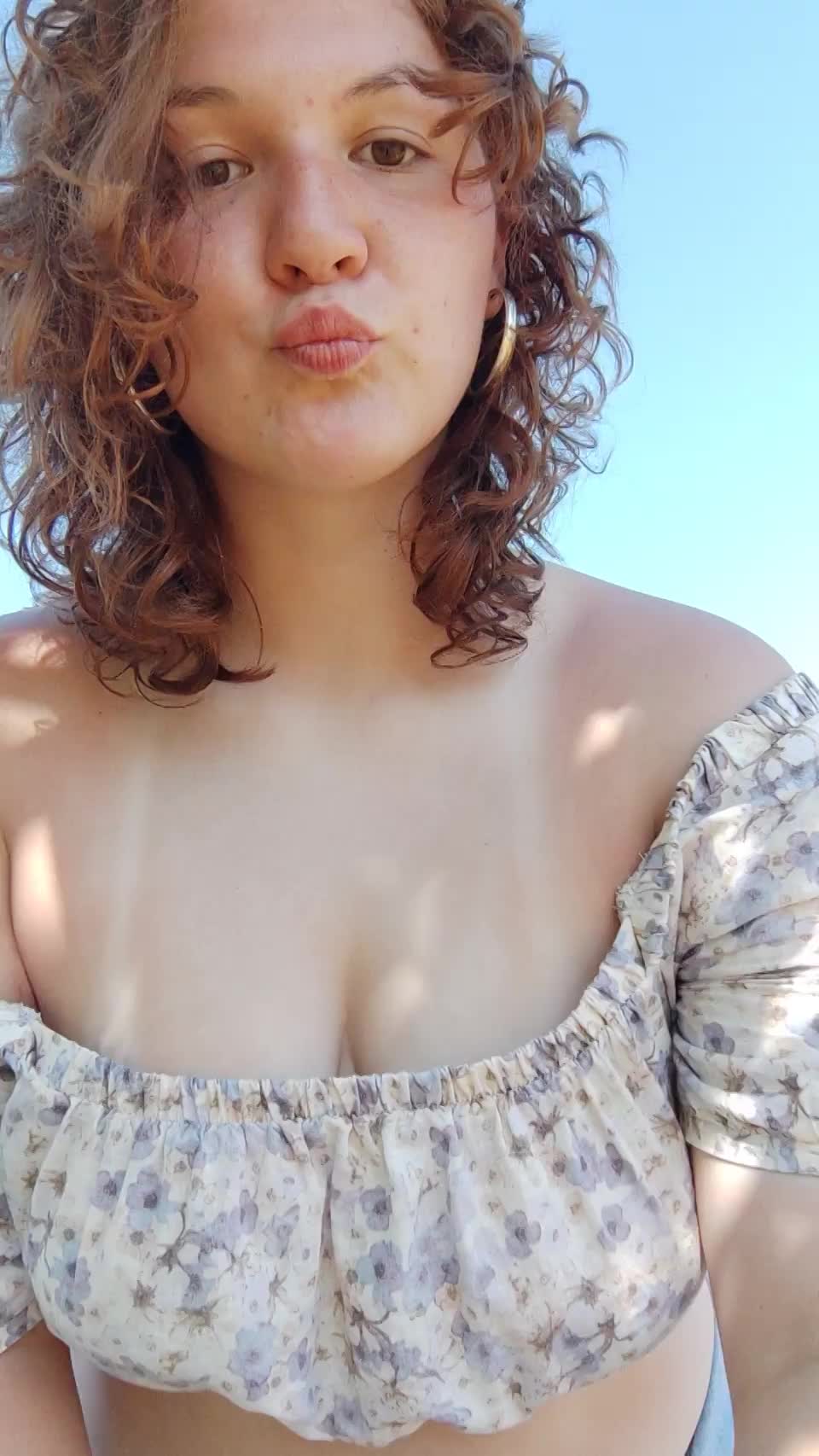 Flashing my pale tits outside make me excited : video clip