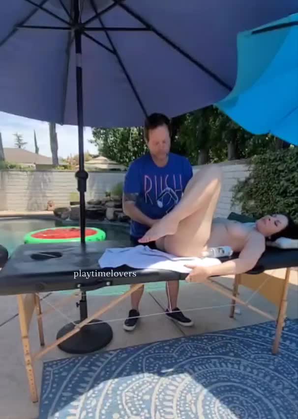 A Massage with a Happy Ending for Her : video clip