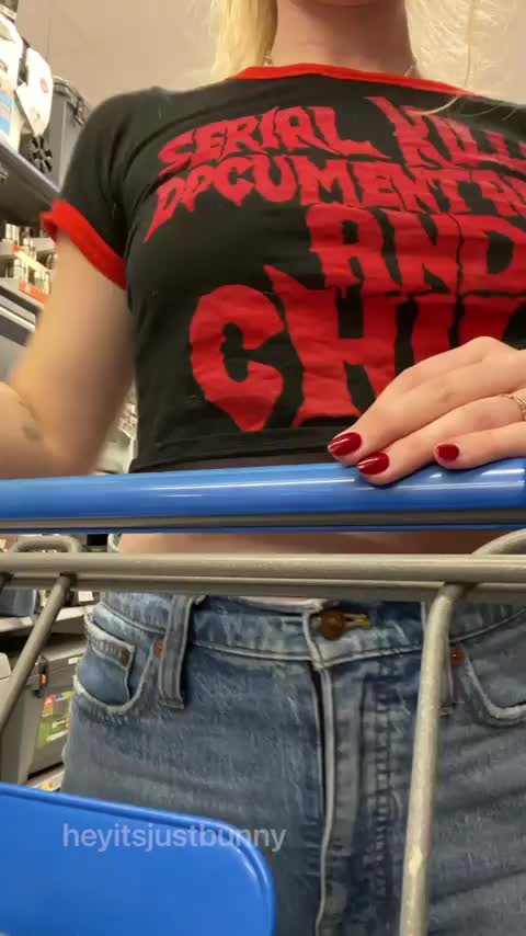 Just your average trip to the grocery store [gif] : video clip