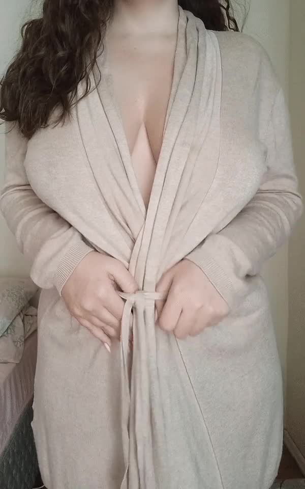 Taking off this robe as soon as I see you baby ;) : video clip
