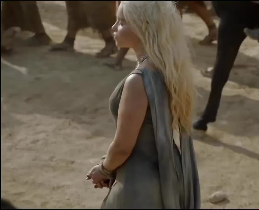 God I wanted to watch Daenerys(Emilia Clarke) get pounded by a Khal again she was at her peak thickness in season 6 : video clip