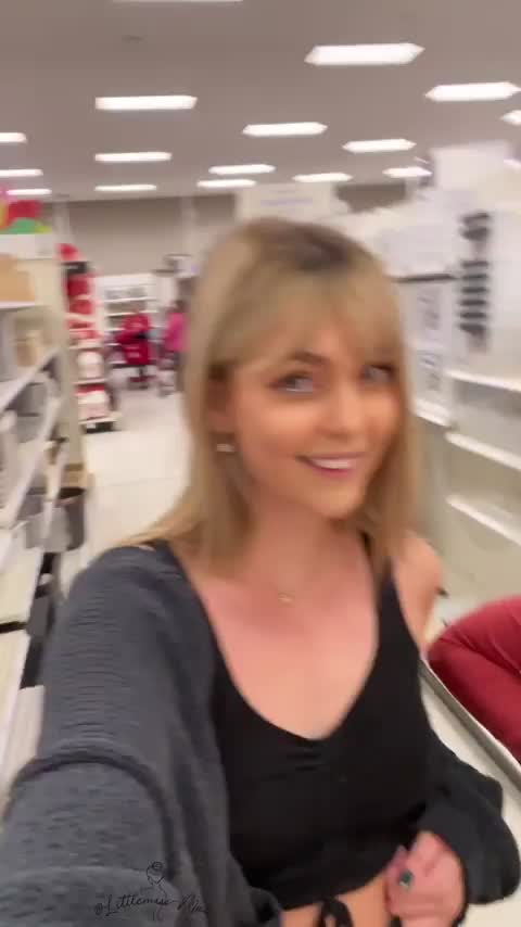Whoops I think they seen 4 perky boobs 🤭 [GIF] : video clip