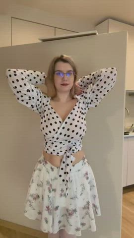 Slim and busty and bouncy! : video clip