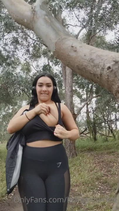 Hot girl with delicious big tits in public 😍 content in comments 🔥 : video clip
