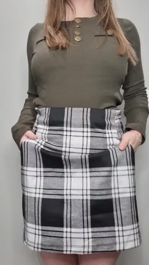 Sorry for my stretch marks and medium boobs, but i hope your day will be better ❤️ : video clip