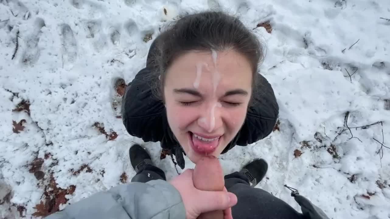 There's nothing like taking a thick load on my face outdoors! : video clip