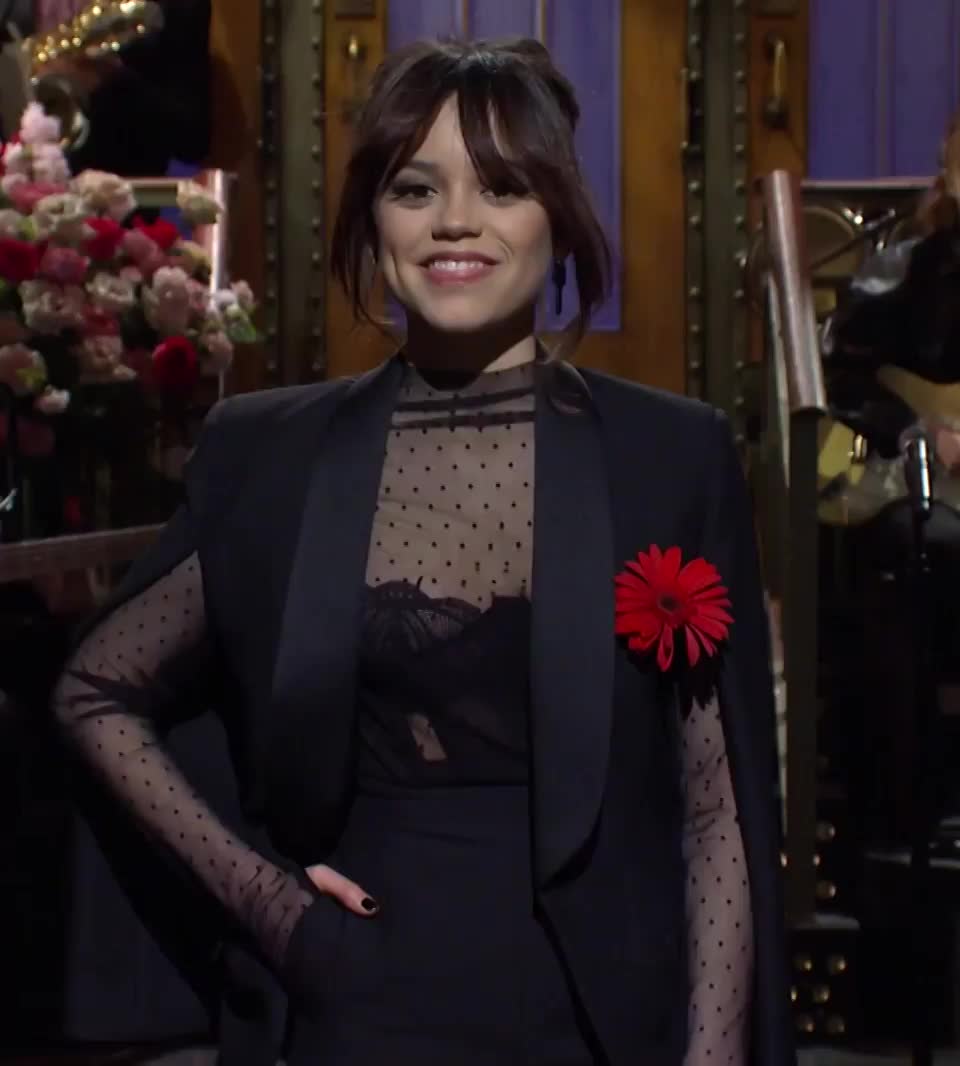 Jenna Ortega [SNL] : video clip