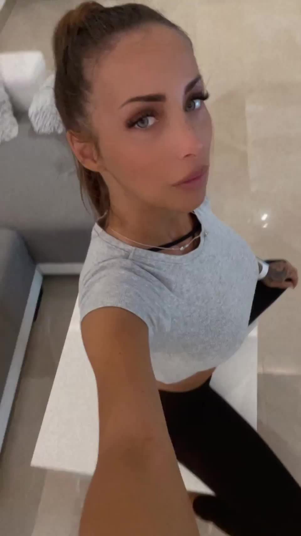 my body needs your sweet kisses : video clip