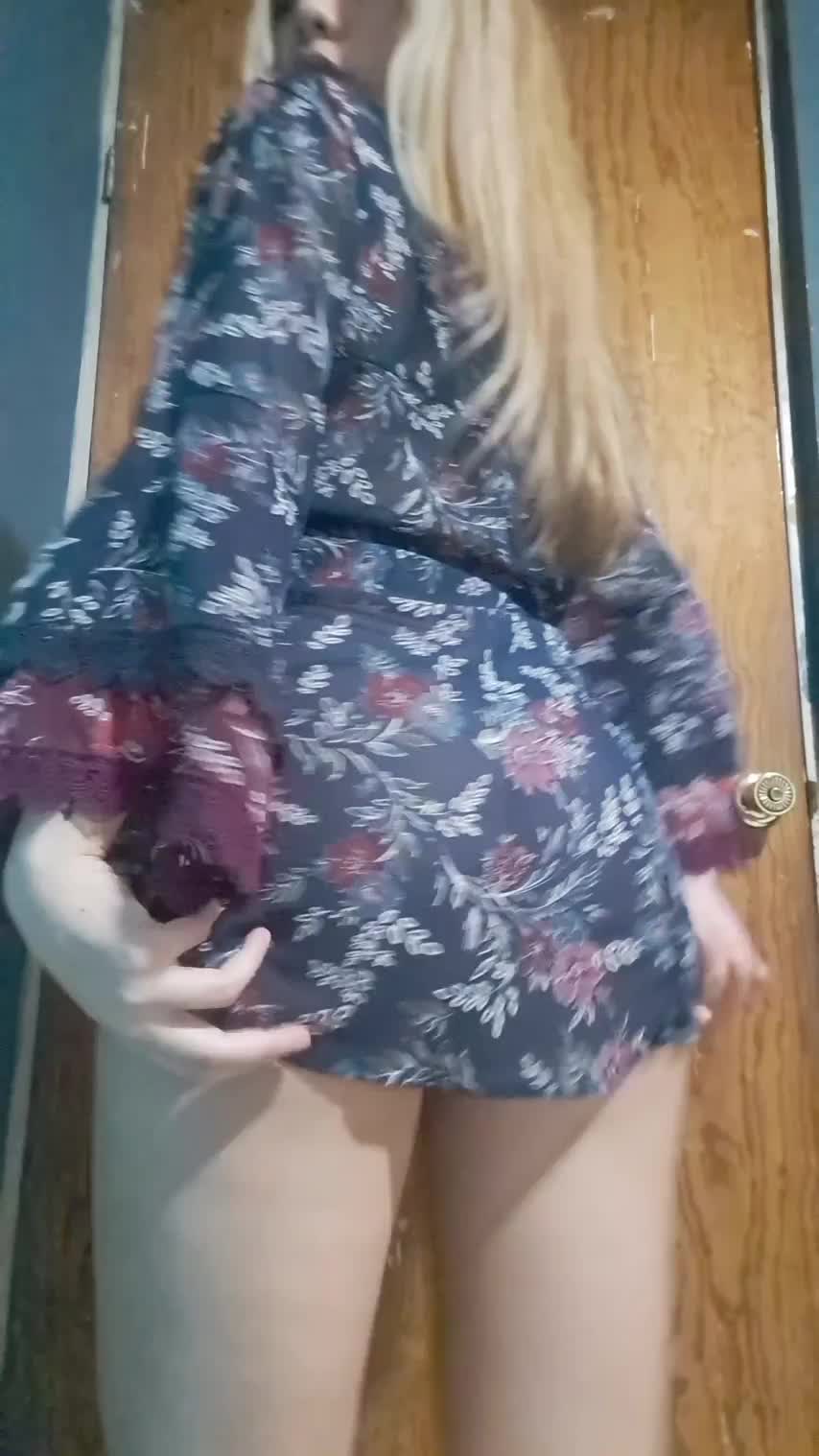 I'm just a little latina slut : video clip