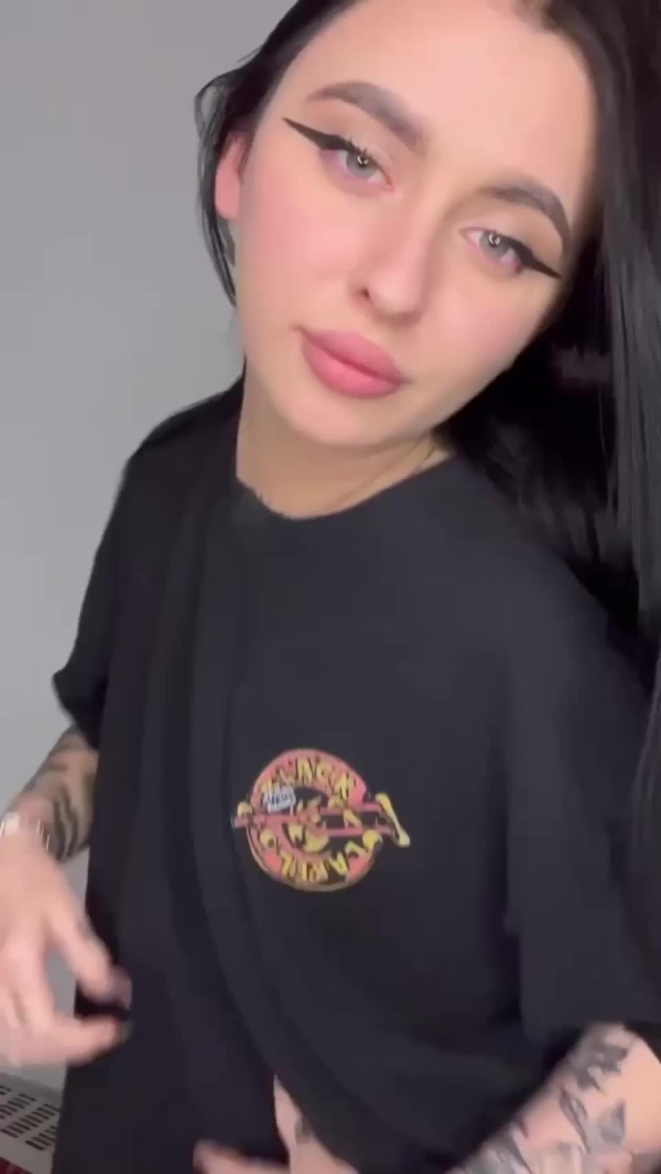 Teasing you with my petite tits : video clip